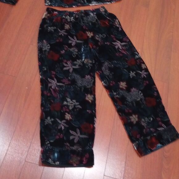 Banana Republic Velvet Watercolor Zebra Pajama Set Lounge Set, Size M - NWOT - Picture 8 of 13